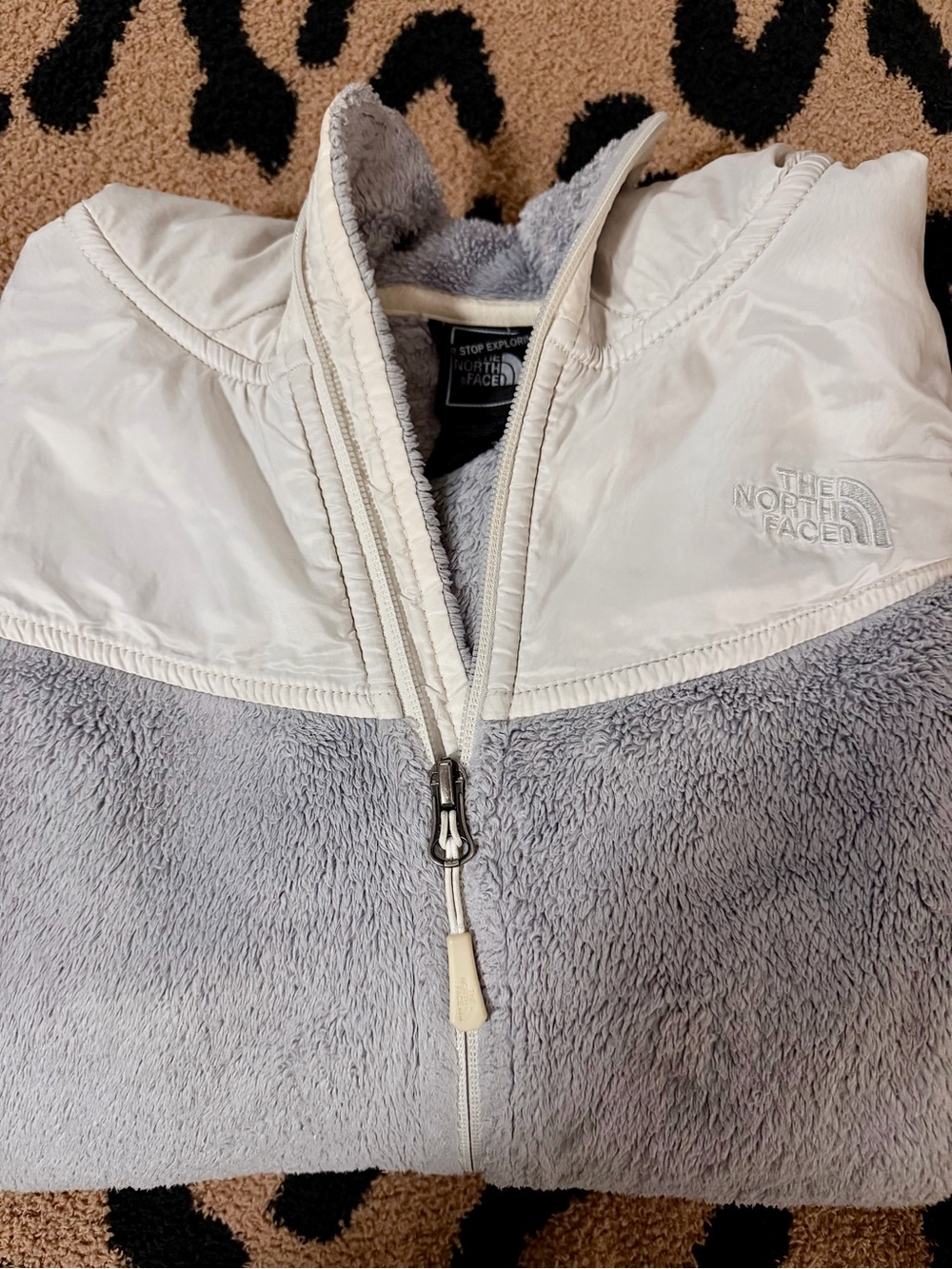 The North Face Women's White and Light Gray Teddy Fleece Jacket